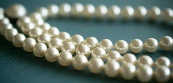 Des bijoux avec perles pour un cadeau inoubliable de première communion