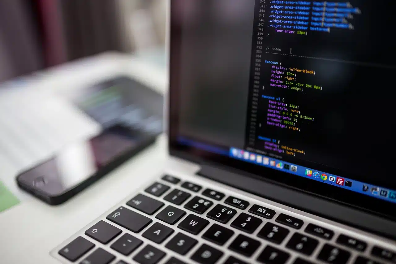 code sur écran d'ordinateur