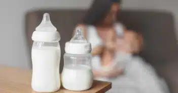 Le lait en poudre pour bébé : une alternative sûre et pratique à l'allaitement maternel