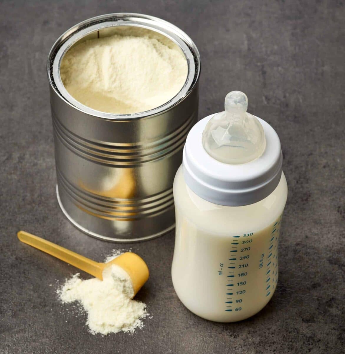 Le lait en poudre pour bébé : une alternative sûre et pratique à l'allaitement maternel