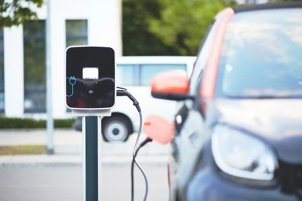 assurance voiture électrique plus ou moins cher